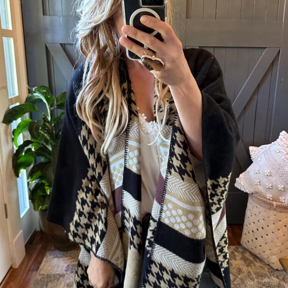 New Western Geometric Cozy Blanket Cardigan Sweater Wrap Shawl Vintage Ruana - Picture 2 of 9